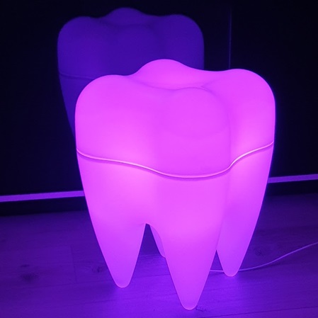 Zahntisch, beleuchtet